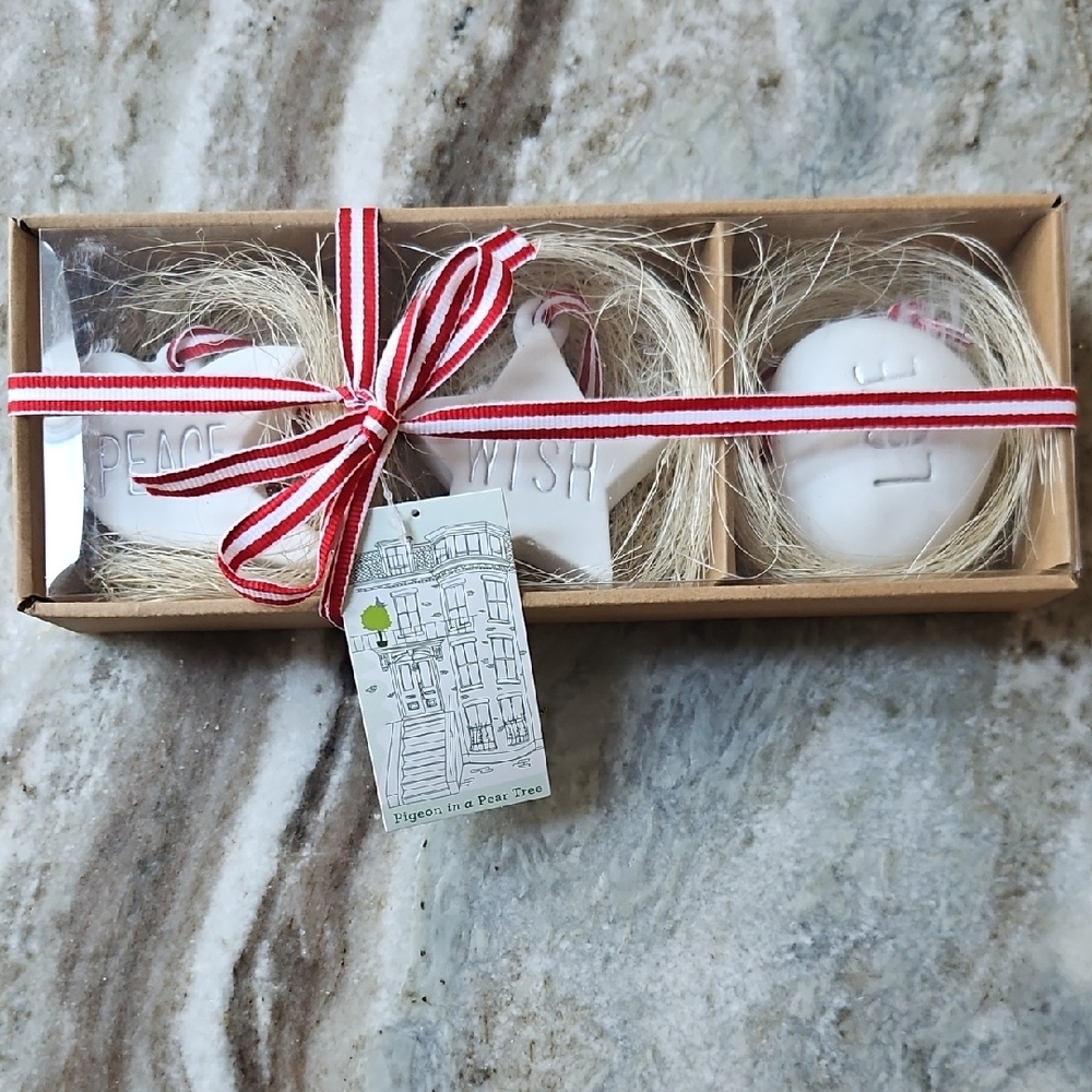 Holiday‎ Ornament Set with Red Ribbon